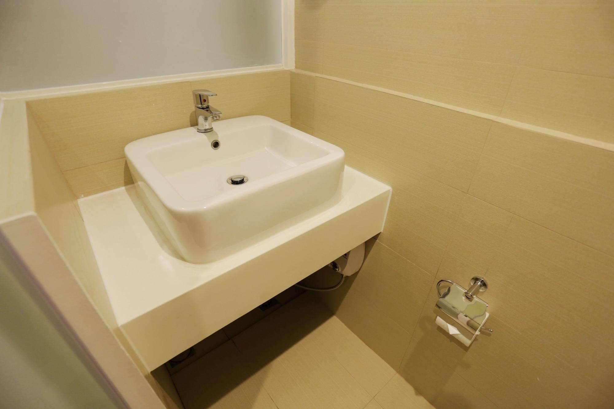 Go Hotels Timog Cidade Quezon Exterior foto